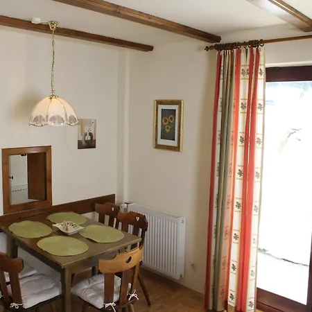 Nassfeld Near Slopes 公寓